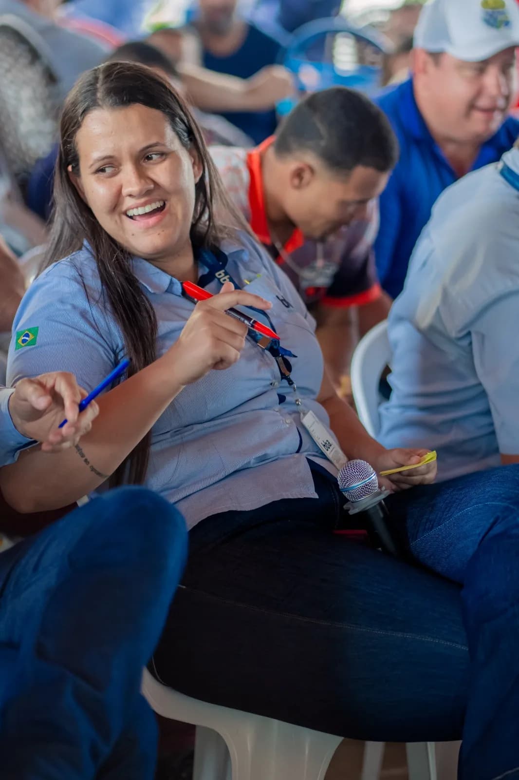Participantes sorrindo durante a experiência