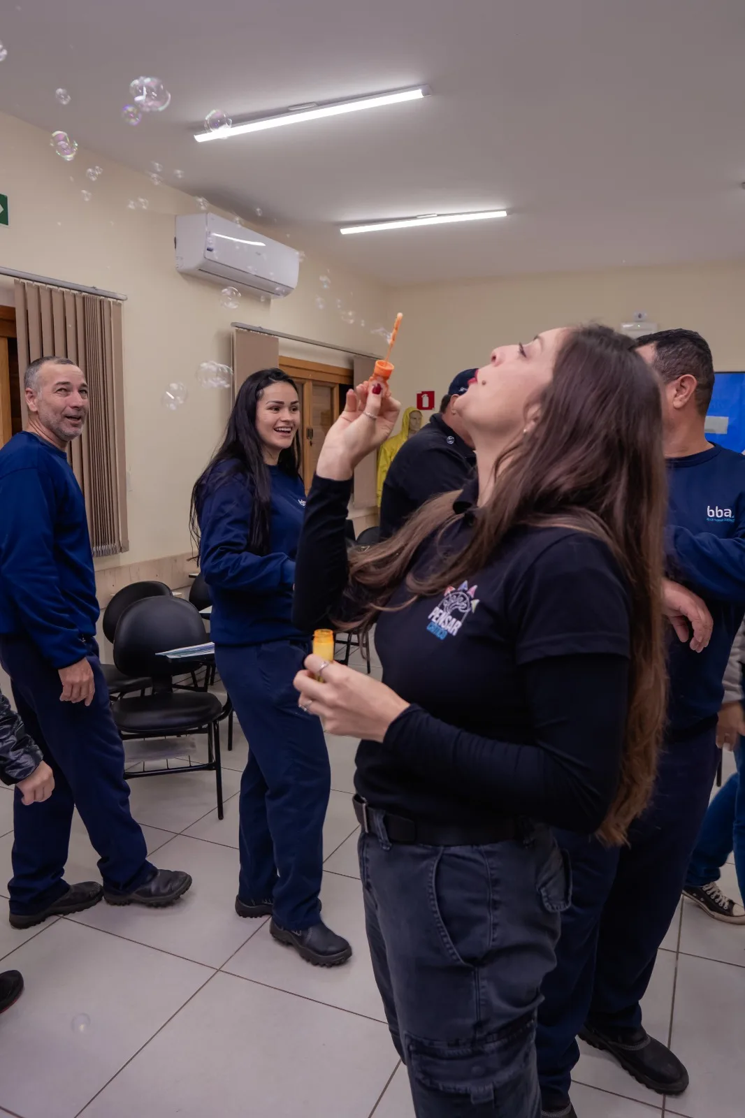 Raffa com participantes durante treinamento