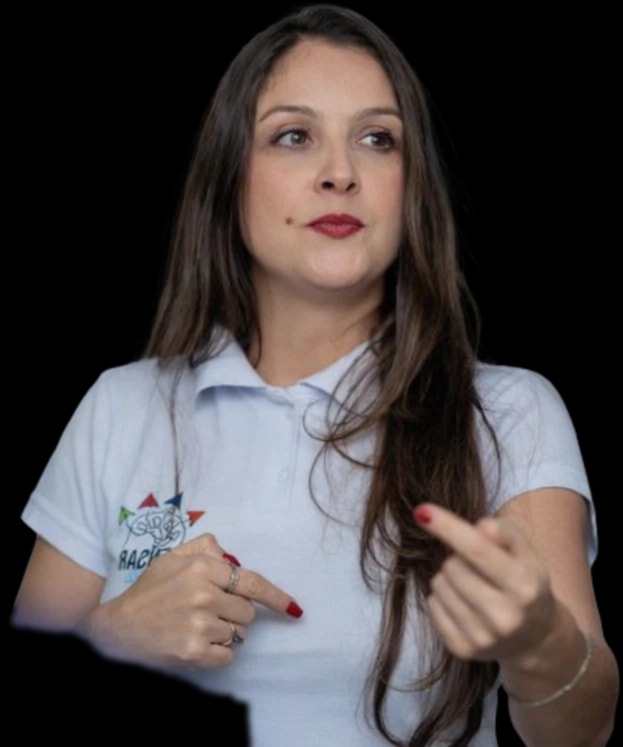 Raffa Sturmer, educadora, consultora e fundadora da pensar crítico